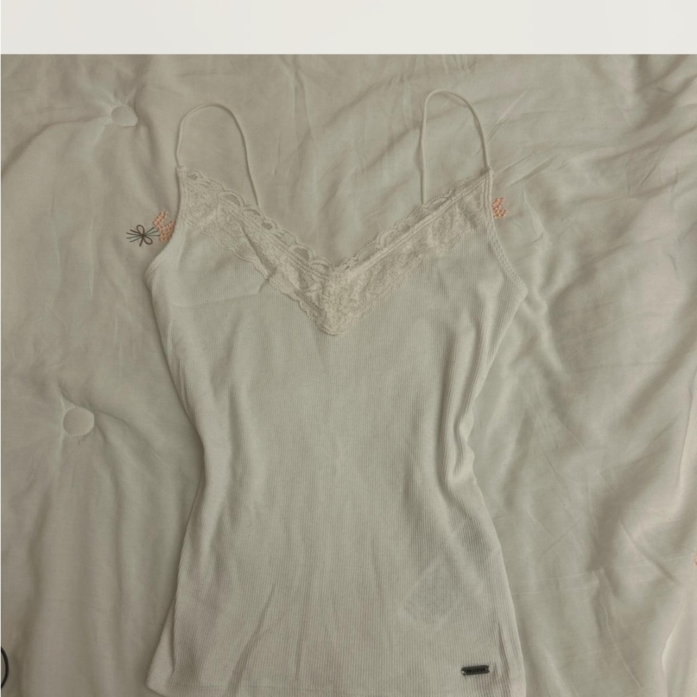 hollister white lace lined v-neck cami